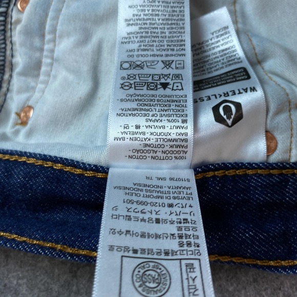 Levis 501 Jeans Mens 42x32 Blue Denim Straight Leg Button Fly Dark Wash - Picture 8 of 14